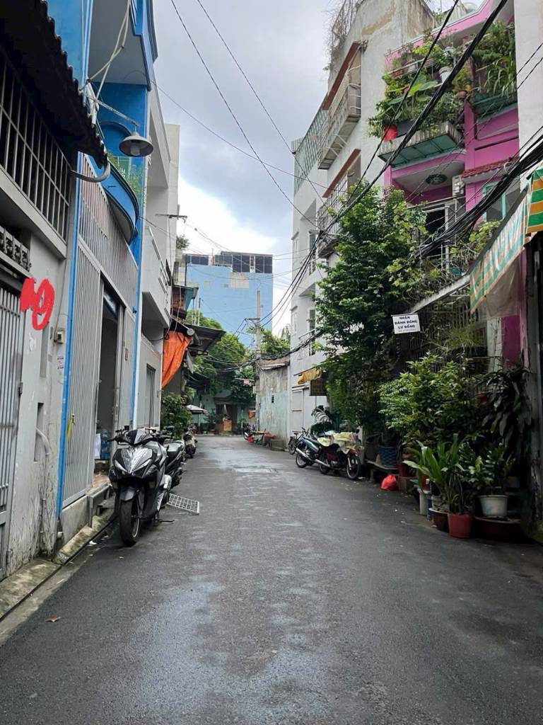 Bán nhà phố Nguyễn Sơn, Gia Thụy, gần ngay mặt phố, ô tô, dân trí tuyệt vời, 60m2, giá 9.3 tỷ