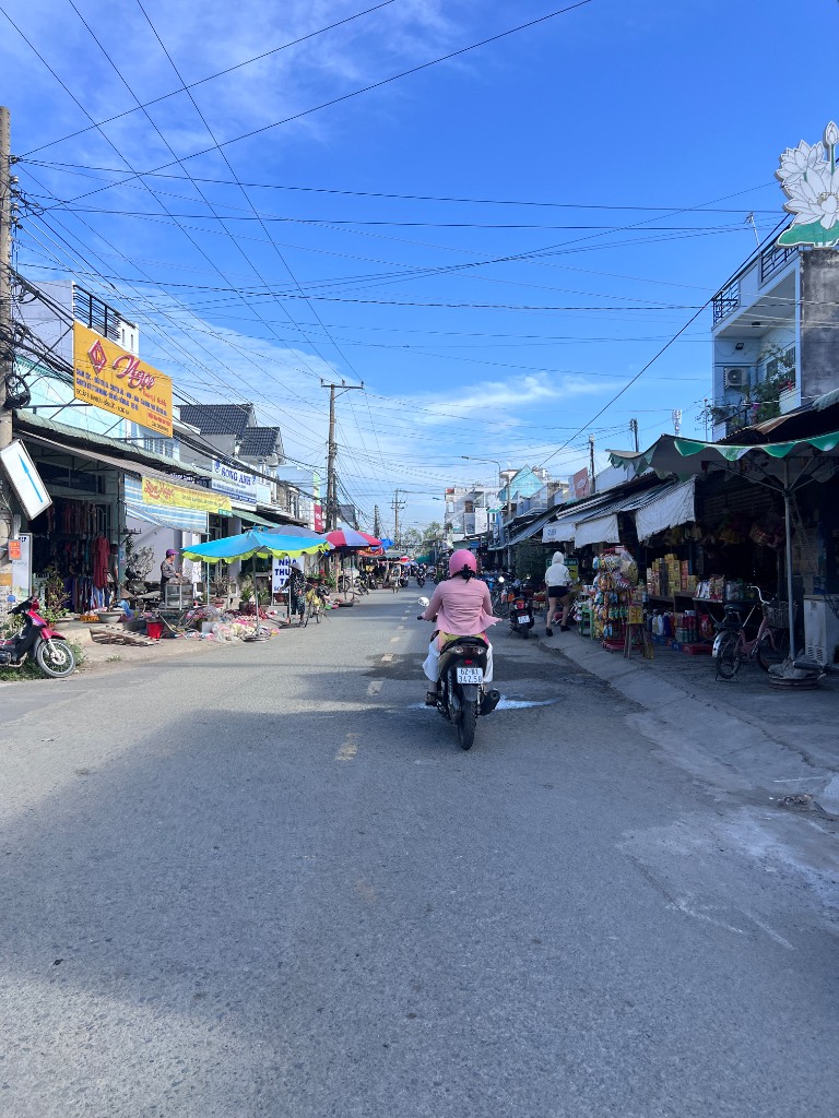 Sát bên khu hành chính, chợ Tân Bửu - Về Bình Chánh chỉ 4km. (Ko mồ mã, ko quy hoạch)