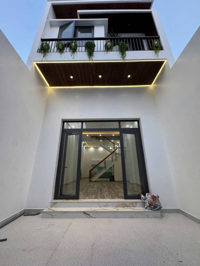 Nhà riêng Lê Văn Quới, Bình Tân, 43m2, 3 tầng, hẻm xe hơi 7m thông, sát 4 xã, nhỉnh 3 tỷ