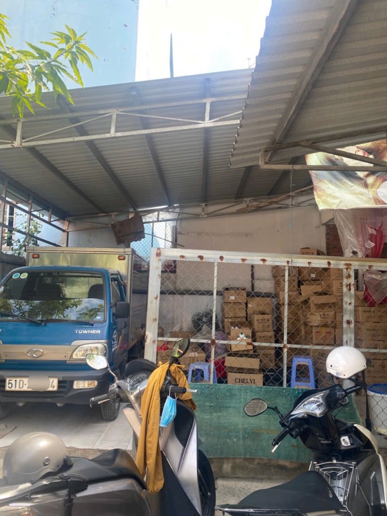Gấp Chủ ngộp bán nhanh nhà Cấp 4 có lửng. hẻm xe tải, DT 5.4m x 23m Nở hậu 5.6m Giảm sâu