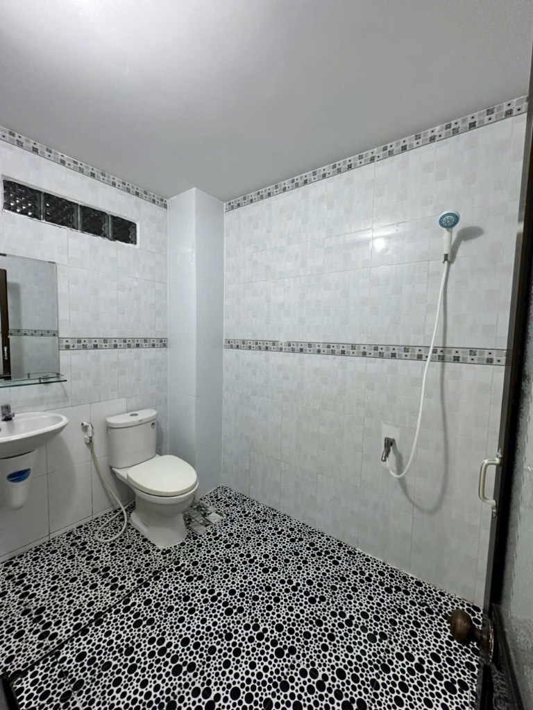 Cần tiền bán nhà phố chợ Phú An diện tích 100m², sổ đỏ chính chủ giao dịch ngay
