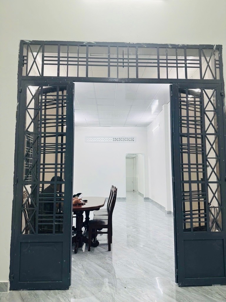 Bán gấp nhà Cấp 4 mới Tinh 5,1m x 15m Hẻm ô tô vào nhà Giáp Trường Chinh Giá 4 Tỷ Nhỉnh TL chính chủ
