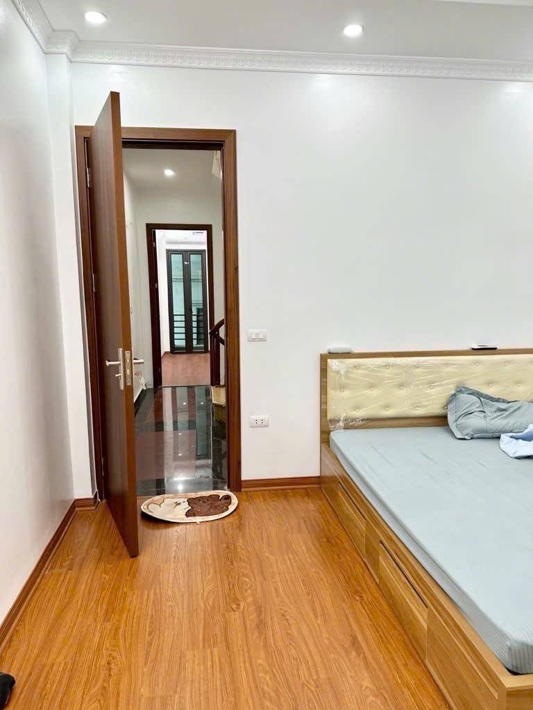 Bán nhà 4 tầng siêu đẹp, 37.6m², gần Đại Cồ Việt, tiện ích đầy đủ, sổ đỏ chính chủ