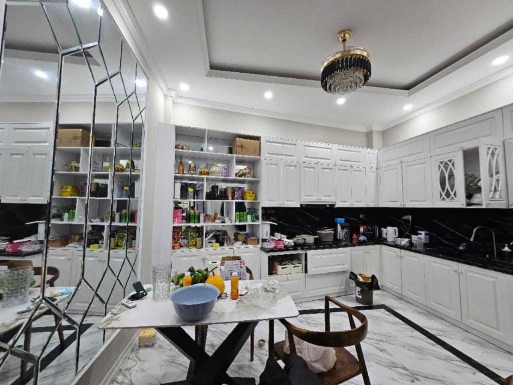 Bán nhà riêng 70m2 x 5 tầng đường Ngô Gia Khảm Long Biên view hồ - kinh doanh đỉnh cao