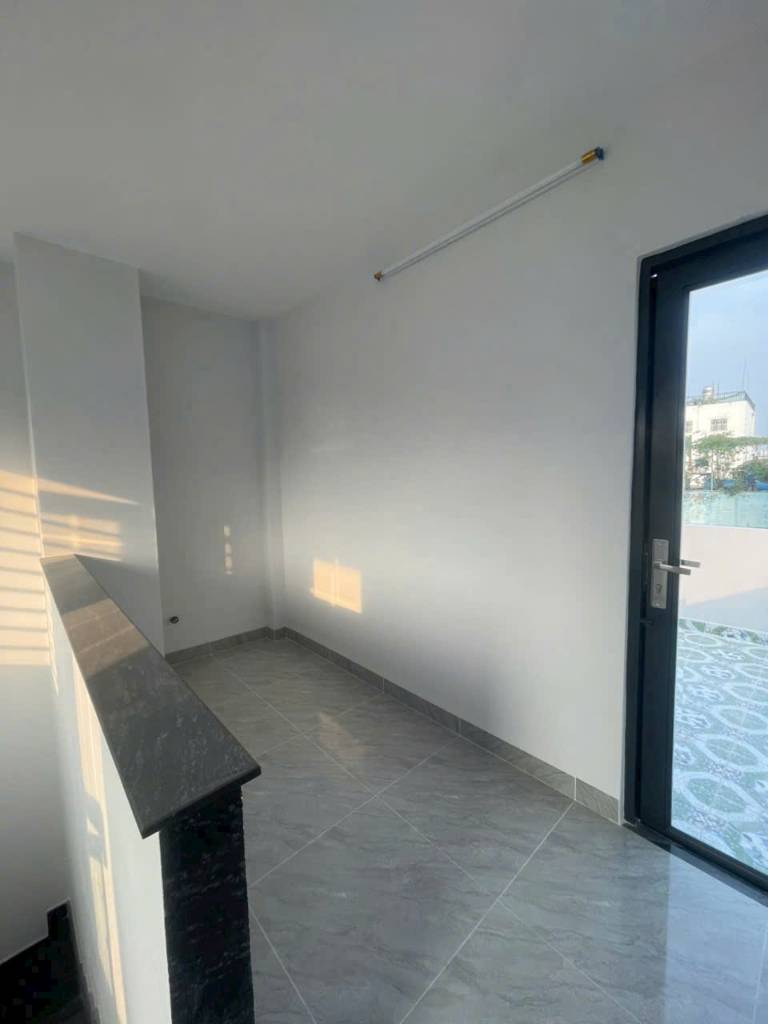 Nhà 3,5 lầu mới, đường Âu Dương Lân, P3, Quận 8