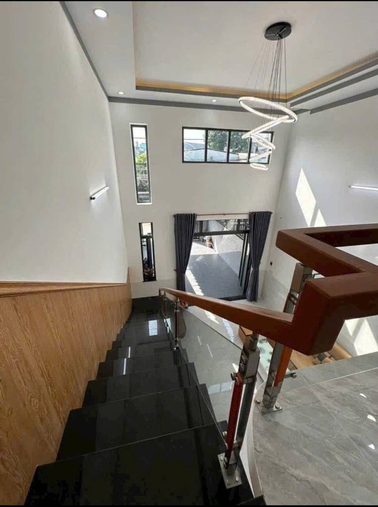Bán nhà riêng 3 tầng đường Linh Trung, Thủ Đức với diện tích 90m2, giá 5,8 tỷ
