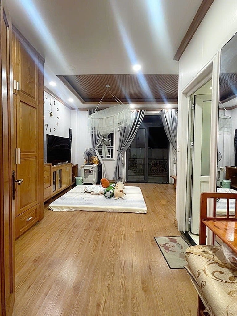 Bán nhà Cầu Giấy, gara ô tô, 2 nhà ra phố, giá tốt