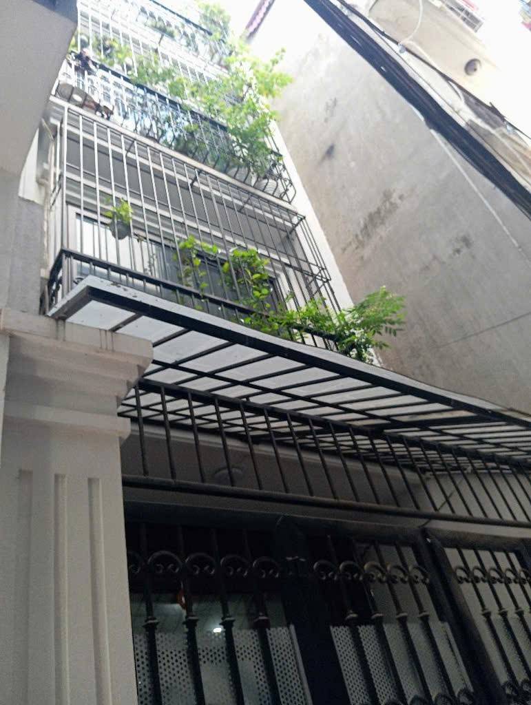 Bán nhà 7 tầng tại Lạc Long Quân Cầu Giấy Hà Nội diện tích 40m2 giá 13.6 tỷ thang máy ô tô vào nhà