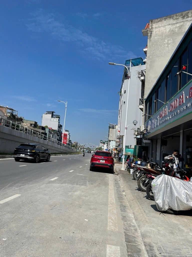Bán nhà Ngọc Lâm, ở ngay, full nội thất, 6 ngủ . 41m2, 5 tầng, 8.5m . Nhỉnh 8 tỷ.