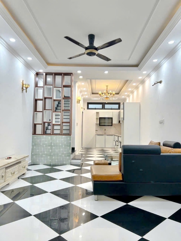 Bán nhà mới, tặng nội thất, 5 tầng, 5PN, ô tô đỗ cửa, trung tâm Bình Thạnh
