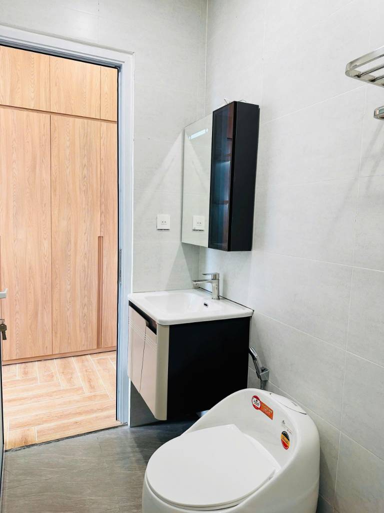 Bán nhà riêng tại Bằng Liệt, Hoàng Mai 38m2, giá 6,89 tỷ gần ô tô
