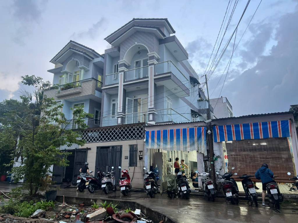 Bán nhà 190m2 tại Phường Cát Lái, Thủ Đức Nội thất gỗ căm xe, sổ hồng chính chủ