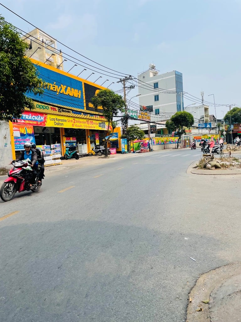 BÁN ĐẤT TẶNG NHÀ- 2 MẶT HXH - 90M2 - 2 TẦNG - NGANG 6.5M - 3PN - GẦN NGÃ TƯ THỦ ĐỨC - Chỉ 6.2 tỷ