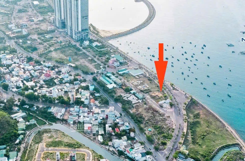 Cần bán lô đất mặt tiền biển Khu biệt thự Vĩnh Hoà. View biển Nha Trang tuyệt đẹp