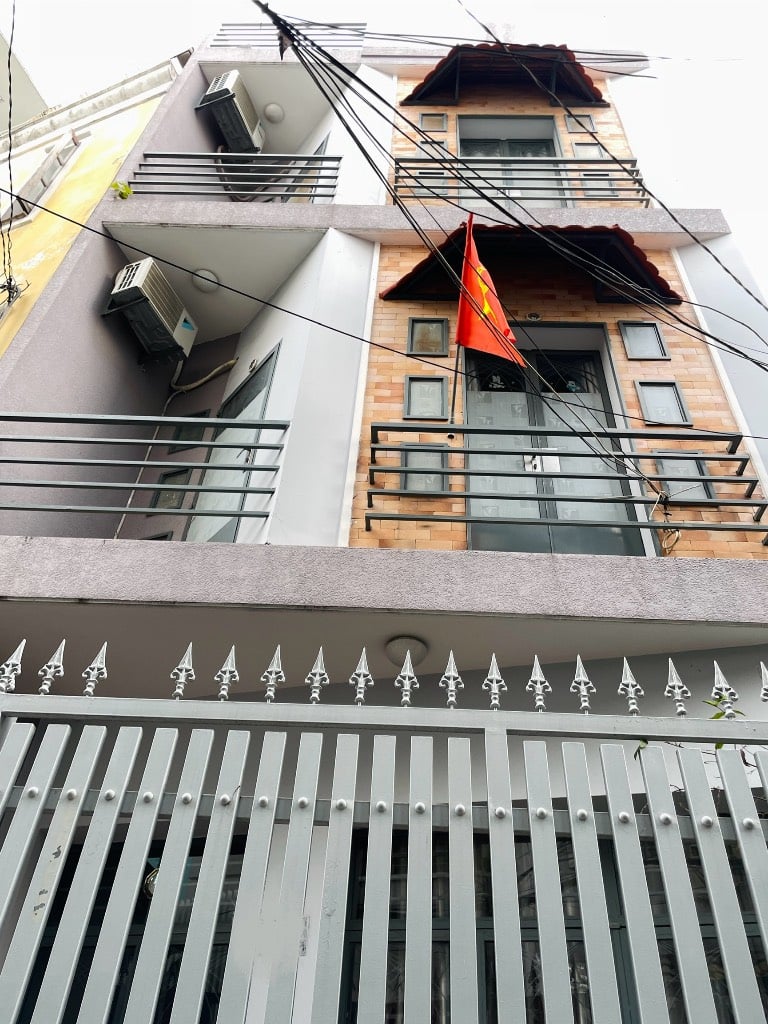 Bán nhà trung tâm Q Phú Nhuận, 43m2 ngang 4,6m, 4 Tầng BTCT giá còn bớt