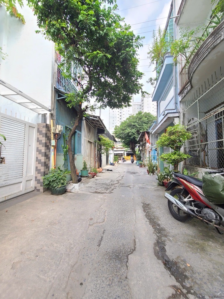 Bán nhà Hiên Vương, Tân Phú, 2 mặt tiền trước sau, 2 tầng, 65m2, giá 6,2 tỷ