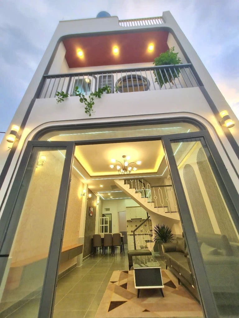 Bán nhà có sân vườn đẹp tại TL31, Q12