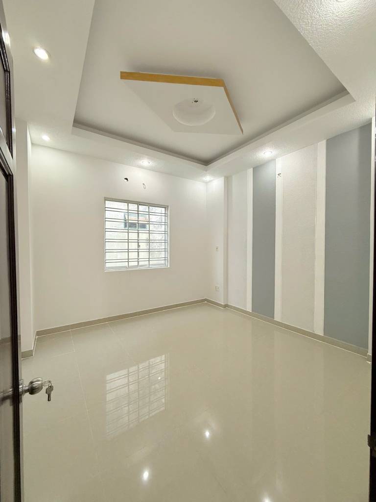 Cần bán nhà lô góc mặt phố Mã Mây, Quận Hoàn Kiếm, DT sổ 55m2 x 4,5T. MT 6m, Vị trí đẹp KD sầm uất