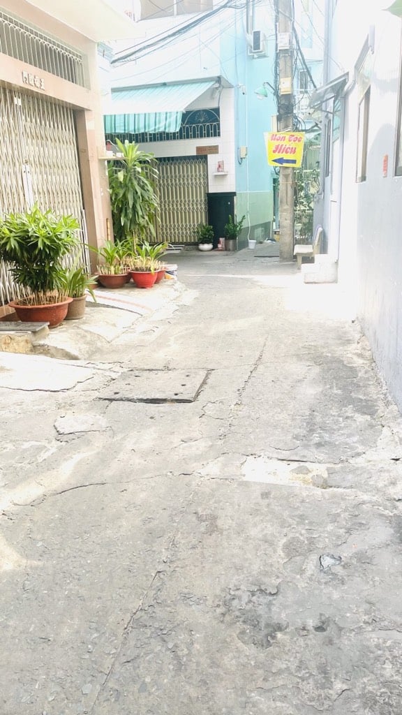 Tùng Thiện Vương P13,Q8. CHỦ BÁN MUA NHÀ LỚN - dtsd 42m2 - 2 tầng. Không Qh - lộ giới. Chỉ 2.75 tỷ