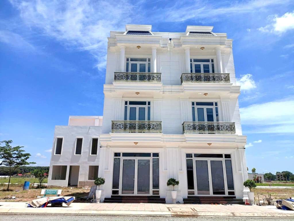 Bán nhà mặt phố tại đường 30 tháng 4 Hải Châu Đà Nẵng 136m2 ngang 5m giá 19,5 tỷ
