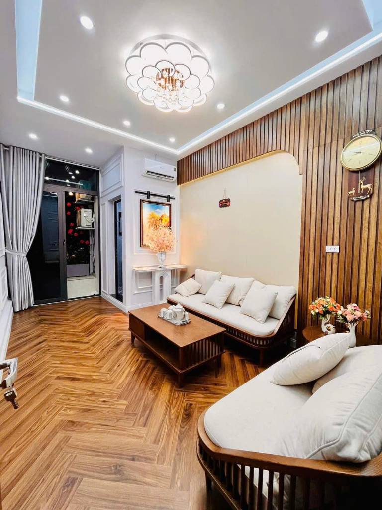 Bán nhà 4 tầng phố Thái Thịnh, diện tích 50m², mặt tiền 4m, giá 9.1 tỷ, gần phố