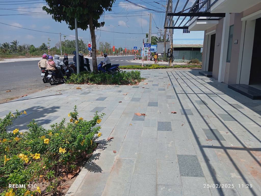 Nhà phố mặt tiền 40m, thuận tiện kinh doanh buôn bán, cho thuê tại Châu Đốc