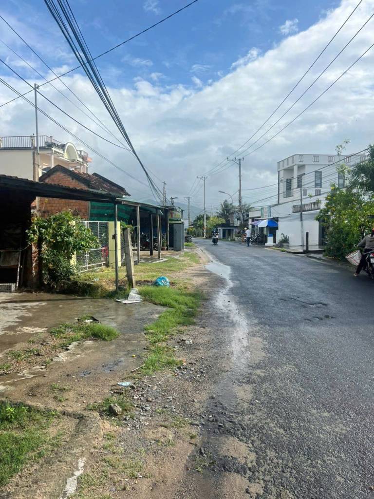 Bán lô đất đẹp mặt tiền đường Nguyễn Huệ, Vạn Khánh, Vạn Ninh, Khánh Hòa