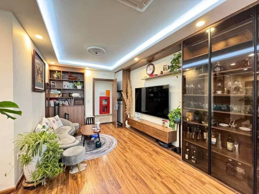 Gia đình tôi cần bán căn 75m2 CC Eco Green City, 2PN full nội thất. Giá tôi bán 4,5 tỷ