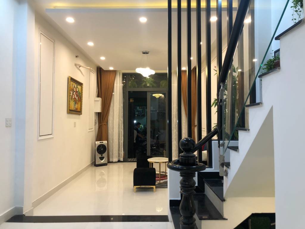 Kinh doanh thua lỗ bán nhà đường Bông Sao, Q8, 61m2/1 tỷ 180, gần công viên Bông Sao SHR