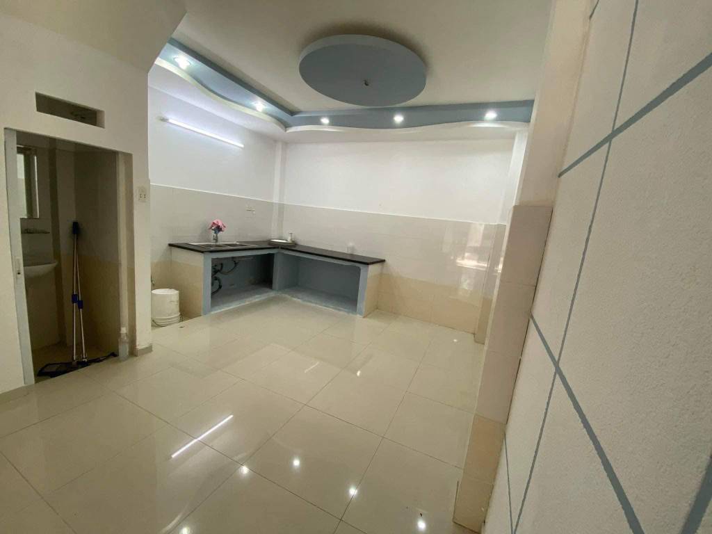 Bán nhà Trần Quốc Hoàn, Cầu Giấy, diện tích 40 m², 5 tầng, ngõ ô tô, giá 17,1 tỷ