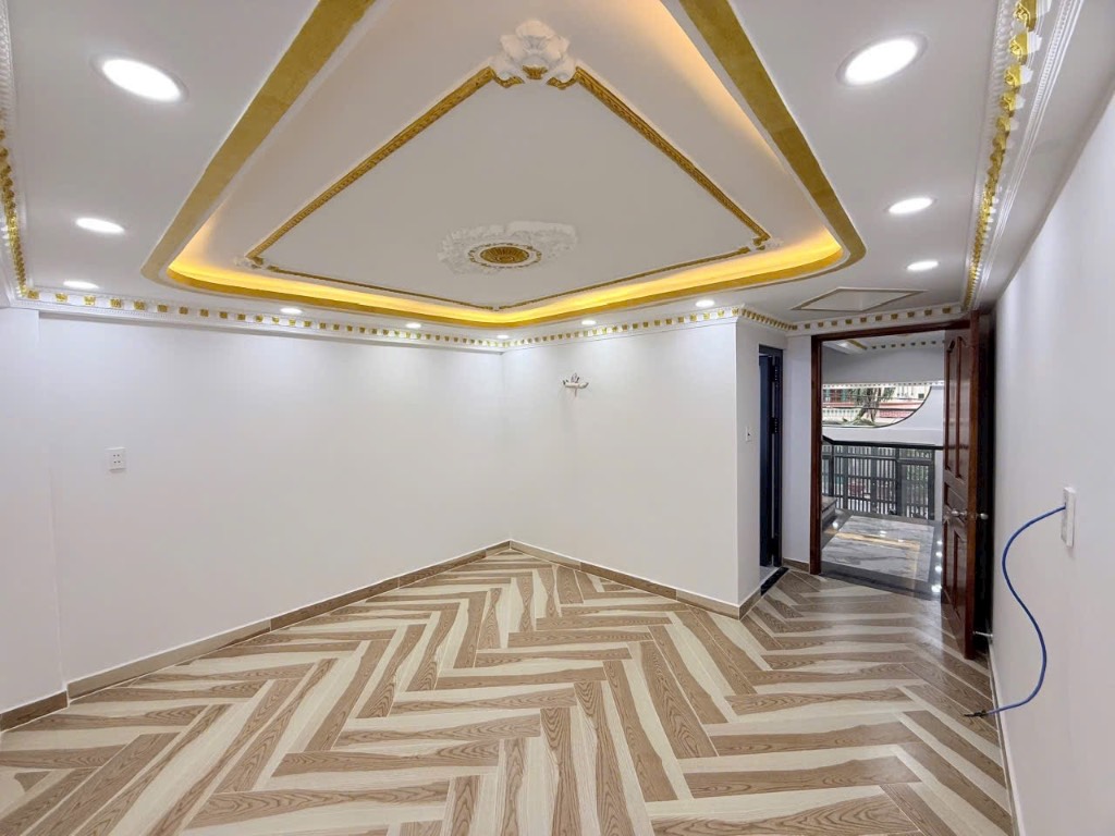 Siêu phẩm tuyến đường kinh doanh sầm uất nhất Nguyễn Gia Trí D2, DT 8.4x22m, 3 tầng giá 42 tỷ