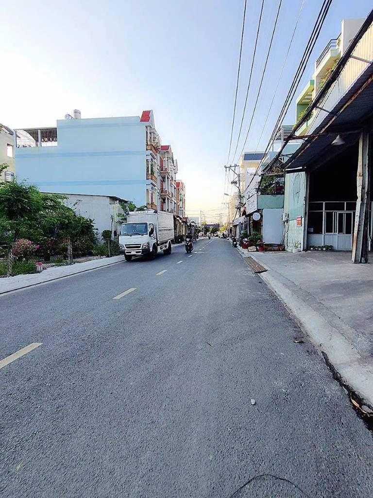 Bán đất thổ cư 53m2 tại đường Việt Hưng Long Biên giá 6,25 tỷ có giấy tờ pháp lý