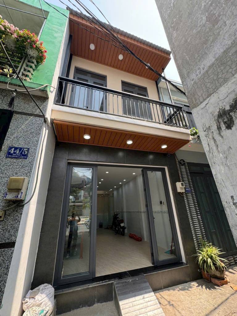 Bán nhà riêng 80m² phố Kim Mã Thượng, Ba Đình, Hà Nội có sân cổng hai mặt thoáng