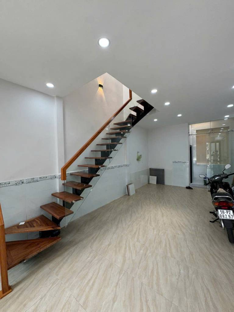Bán nhà riêng 5,8 x 13m tại Cách Mạng Tháng 8, Quận 10, 3 mặt thoáng