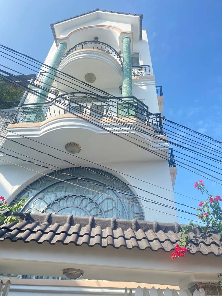 Bán nhà phố hẻm ô tô Lê Văn Thịnh, nối dài Quận 2, căn góc nhà 5 tầng hồ bơi mini sân đậu oto