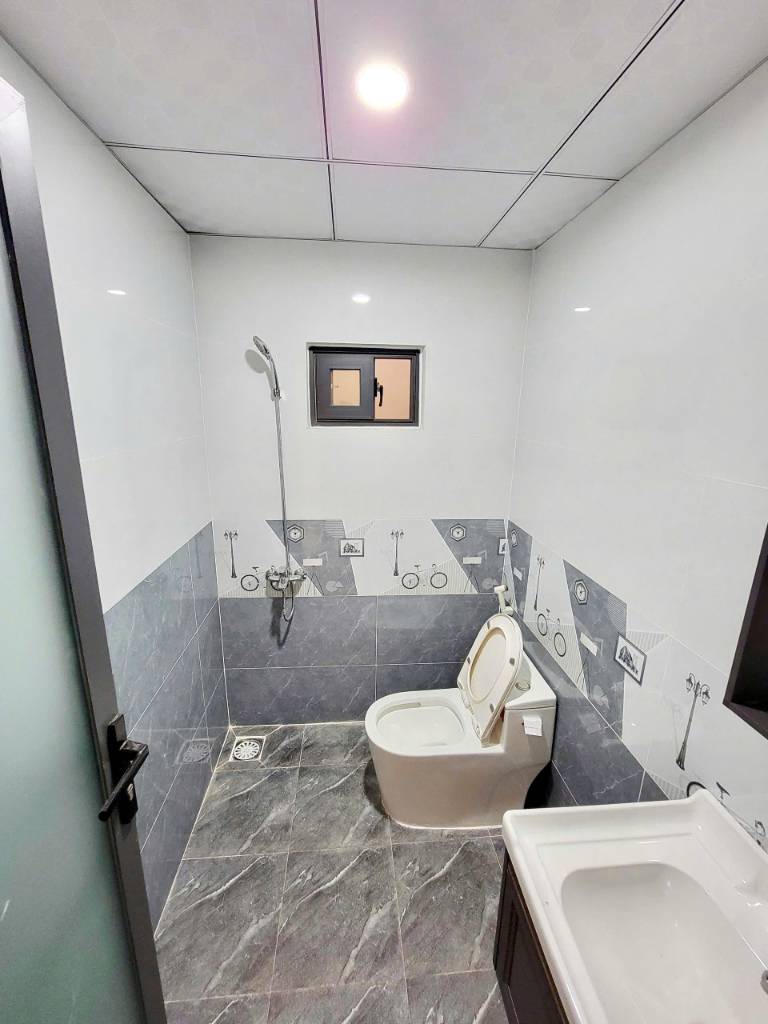 Bán nhà Ngõ 105 Xuân la Tây Hồ, DT 55m2, 3 Tầng, giá 18.5tỷ vỉa hè oto tránh