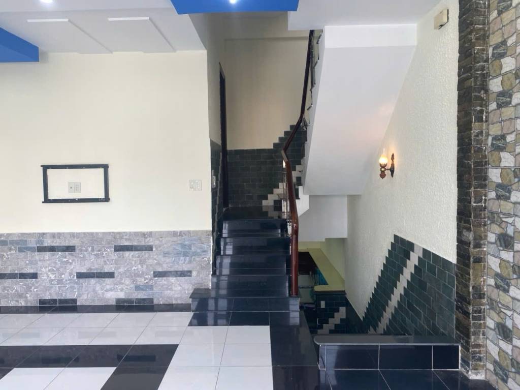 Chính chủ bán nhà mặt phố Linh Lang, 120m2, 9 tầng, thang máy kinh doanh, dòng tiền khủng