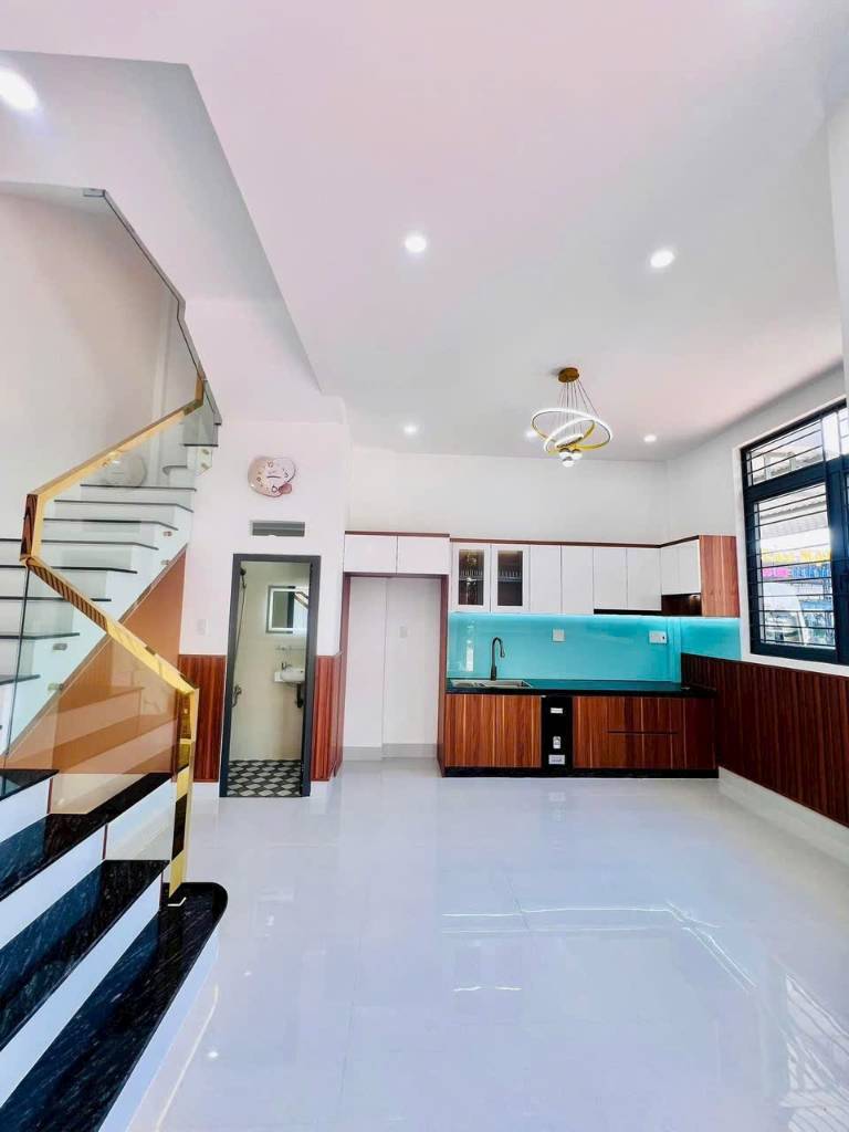 Bán nhà đường Nguyễn Sơn, giá 10.2 tỷ, 55m2