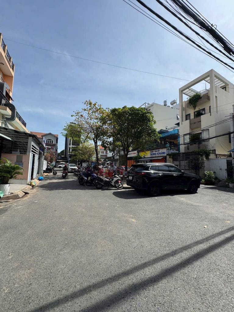 Bán biệt thự Lê Văn Sỹ, Tân Bình, 7.5x18m, hẻm xe hơi, 2 lầu, 5 phòng ngủ, giá 24 tỷ