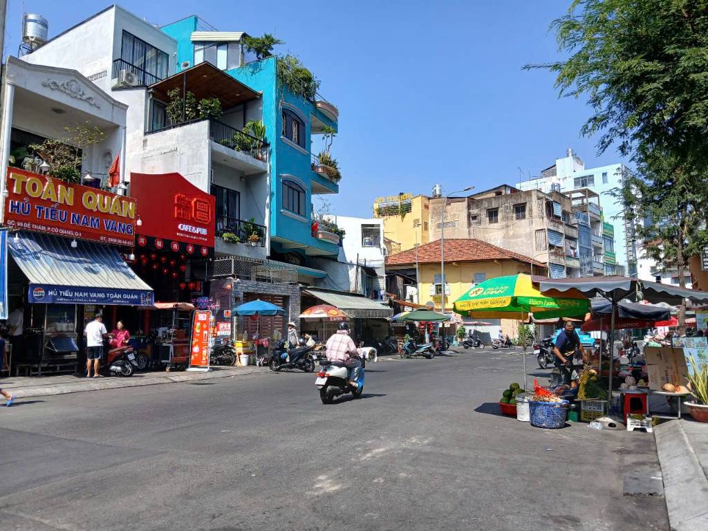 Cho thuê nhà mặt phố Nguyên Hồng, trung tâm Đống Đa, 55m² 3 tầng