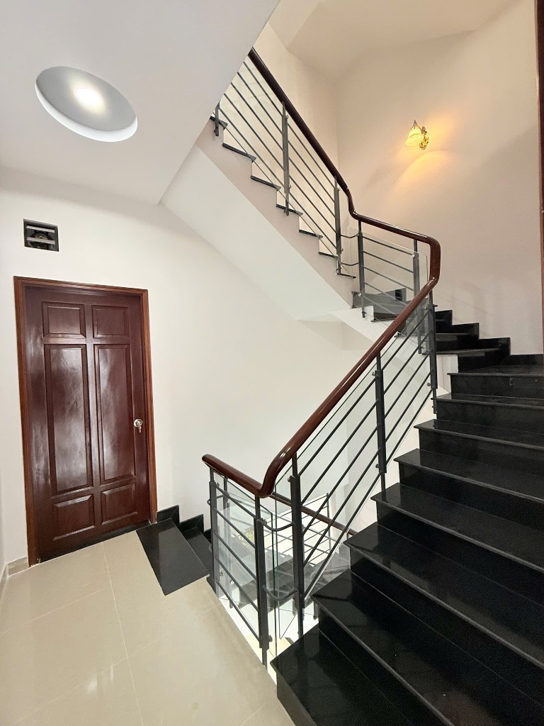 Bán tòa nhà văn phòng Đường Hồng Hà, diện tích 156.6m2, giá bán 44 tỷ