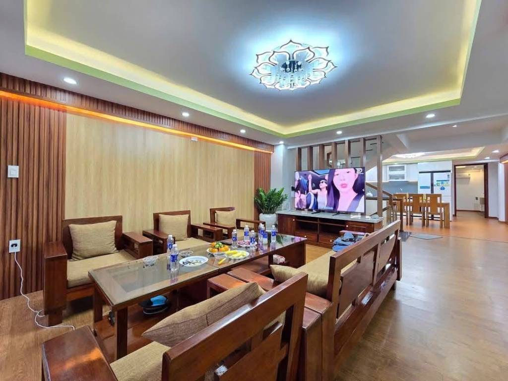 Bán nhà mặt phố Đống Đa, 105m, mặt tiền 5m kinh doanh siêu đỉnh, thoáng trước sau, nội thất xịn sò đẳng cấp