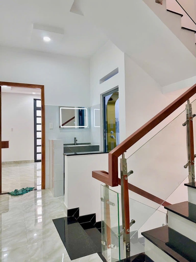 Bán tòa căn hộ dịch vụ Phú Diễn, 65m2, 17 phòng full nội thất. Khu vực luôn đông sinh viên thuê. Hơn 14 tỷ đồng