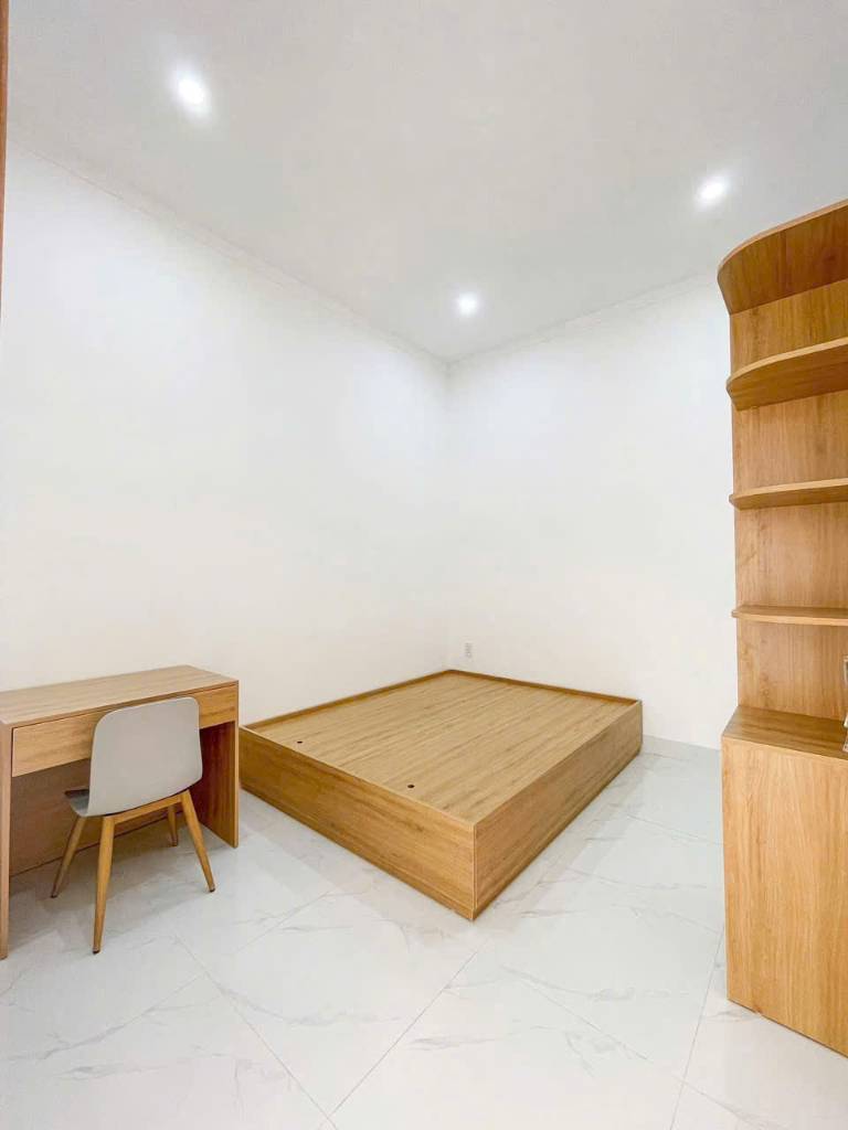Bán nhà phố Thanh Nhàn 80m², 4 tầng, mặt tiền 5m, ô tô đỗ cửa, kinh doanh tốt, gần công viên Tuổi Trẻ