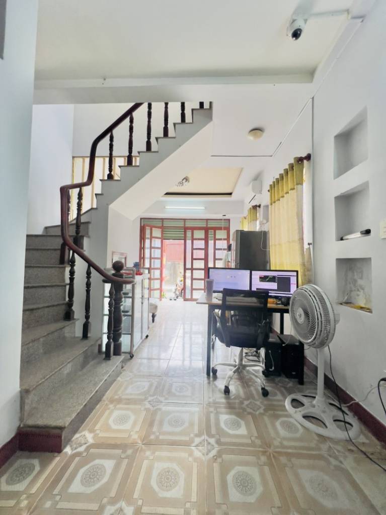 Bán nhà Tân Kỳ Tân Quý, hẻm xe tải thông, 2 lầu, 32m², đang cho thuê 8.5 triệu