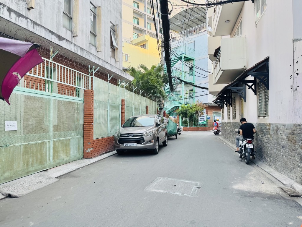 Nhà 3 tầng, 2pn, 36m² (4m x 9m), sát hẻm xe hơi Phan Đình Phùng, P1, Phú Nhuận chỉ 5.5 tỷ