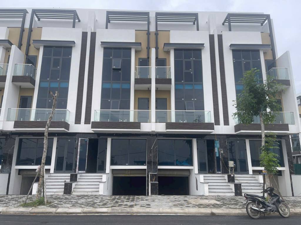 Cần cho thuê liền kề góc Vườn Hoa, KĐT Thanh Hà, Hà Đông, dt sàn 450m2, 6 tầng có hầm, 2 mặt thoáng