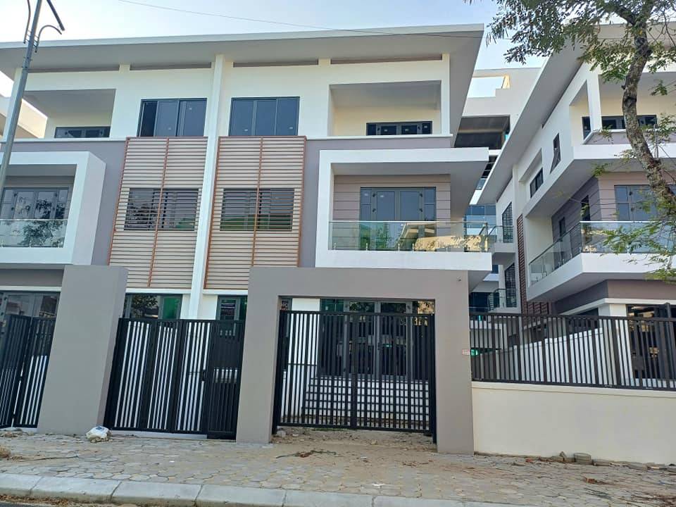 Cần cho thuê nhà liền kề Khu đô thị Thanh Hà, Hà Đông, Diện tích 430m2, 6 tầng có hầm, đường rộng
