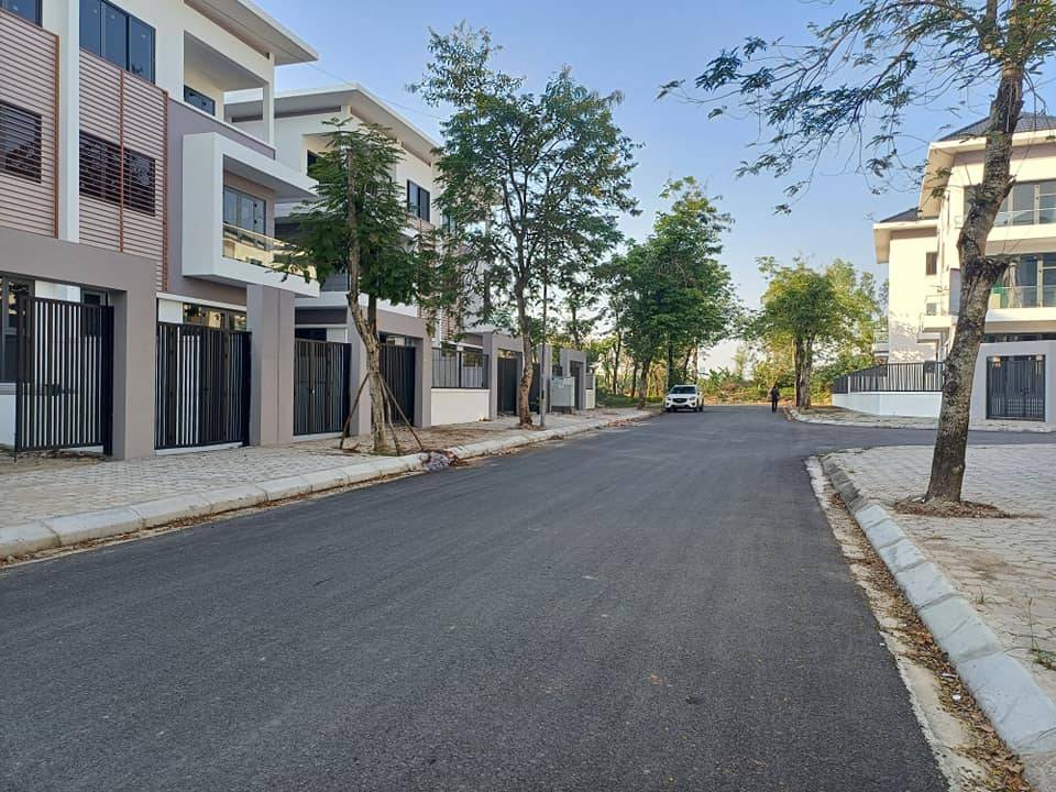 Cần cho thuê nhà liền kề Khu đô thị Thanh Hà, Hà Đông, Diện tích 430m2, 6 tầng có hầm, đường rộng