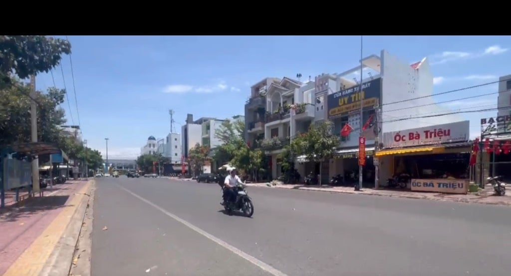 Bán 200m2 đất mặt tiền Võ Văn Kiệt, đối diện Công Viên Phan Thiết